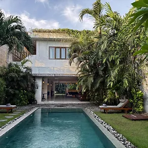  Villa Chocolat Indonesia